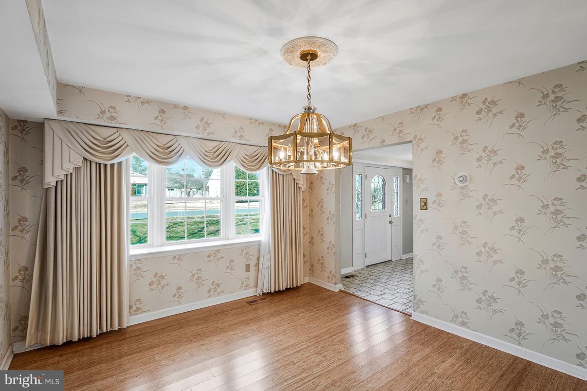 Chandelier, Empty room, Interior, Wood Texture Flooring