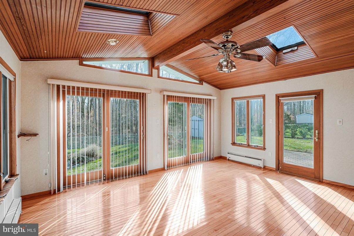 Empty room, Interior, Wooden Beams, Wooden Ceilings, Wood Texture Flooring