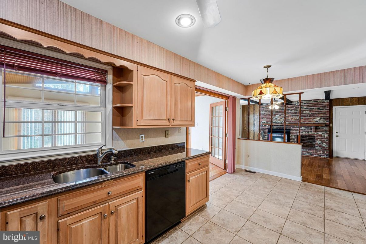 Chandelier, Interior, Kitchen, Stone Walls, Wood Texture Flooring