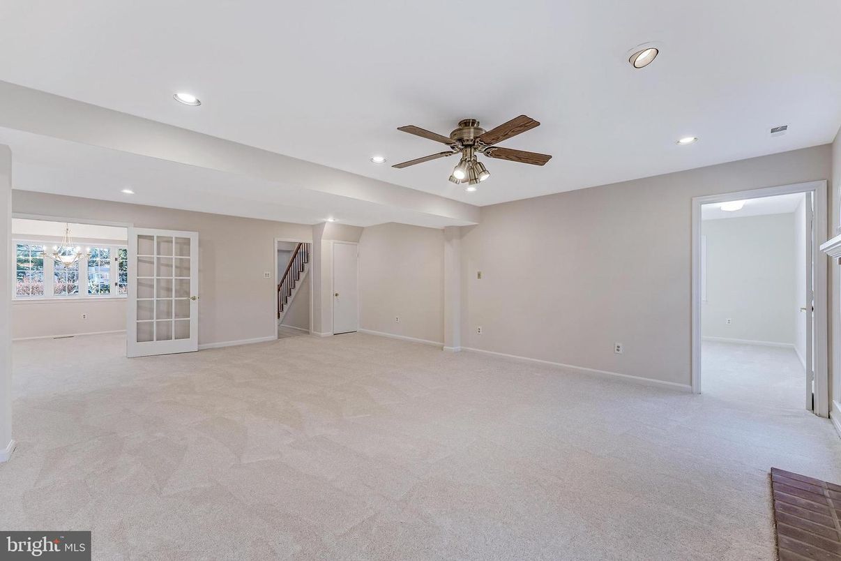 Empty room, Interior, Pendant Lights, Recessed Lighting