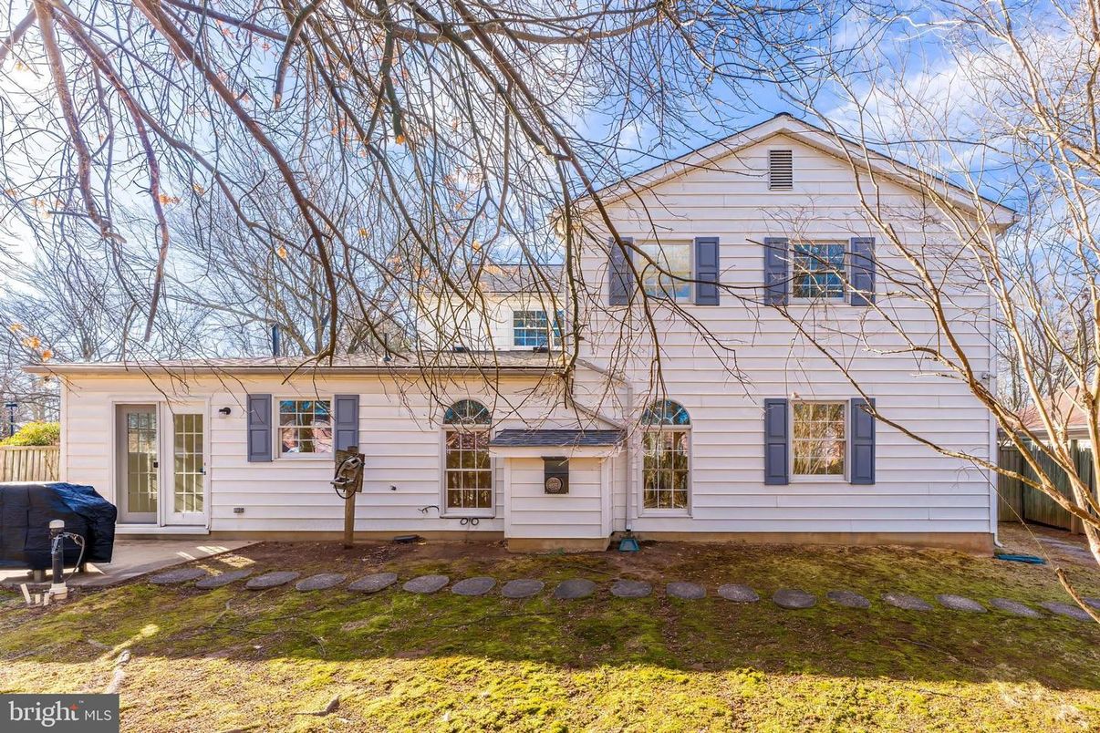 Exterior, Facade, Farmhouse