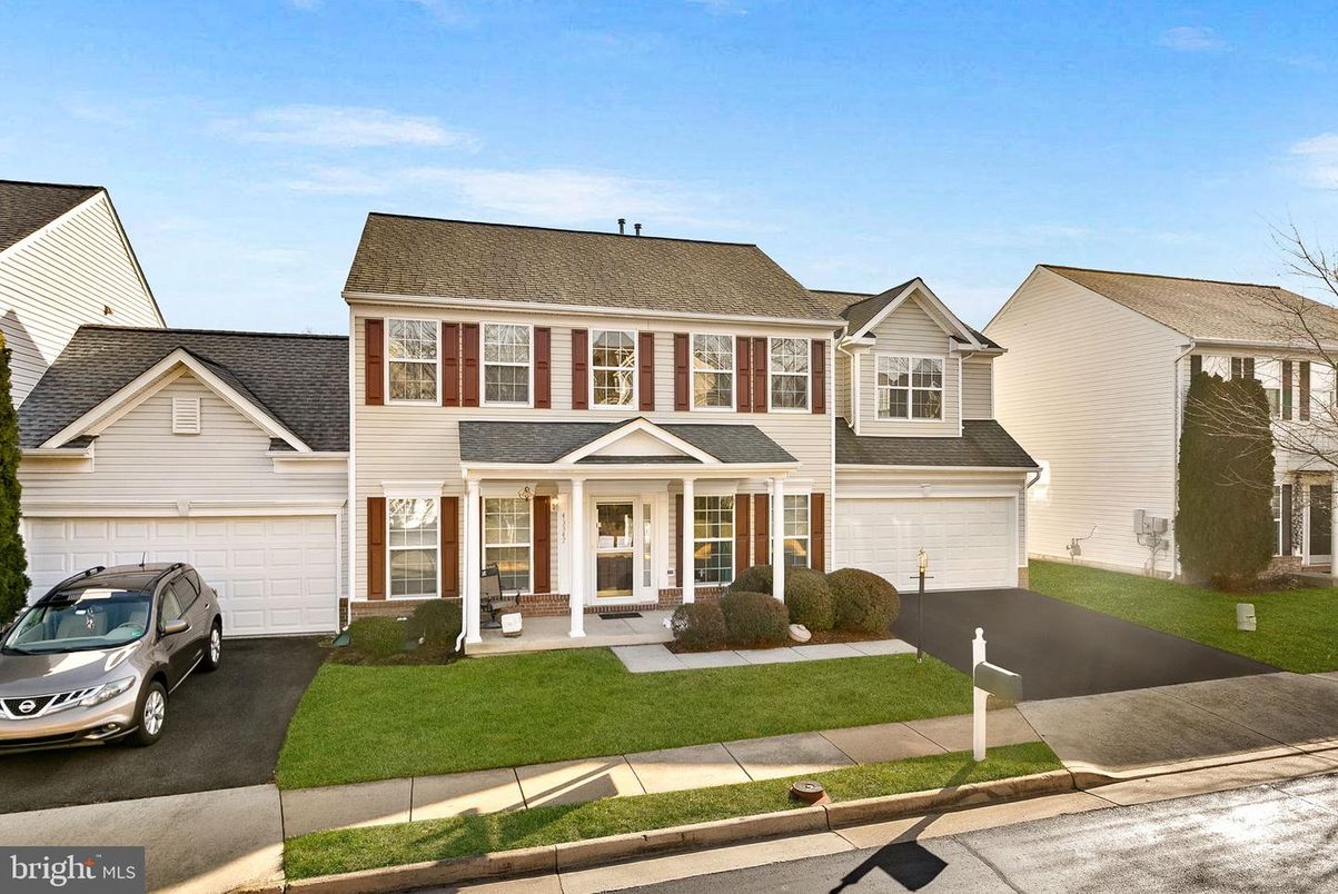 Attached, Exterior, Facade, Georgian