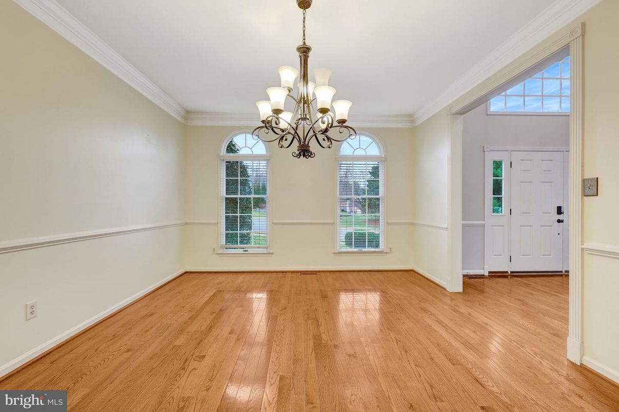 Chandelier, Empty room, Interior, Wood Texture Flooring