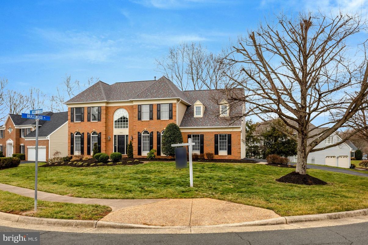 Attached, Exterior, Facade, Brick Facade, French Provincial