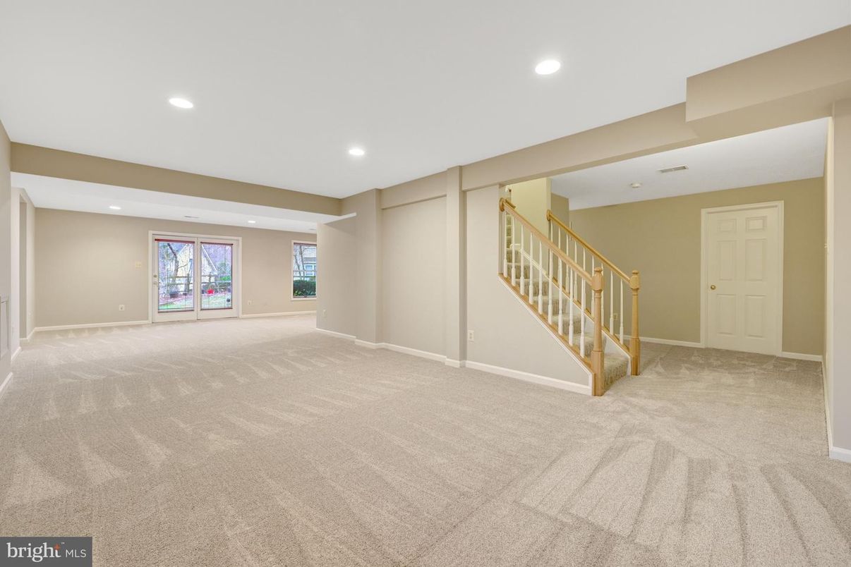 Empty room, Interior, Recessed Lighting