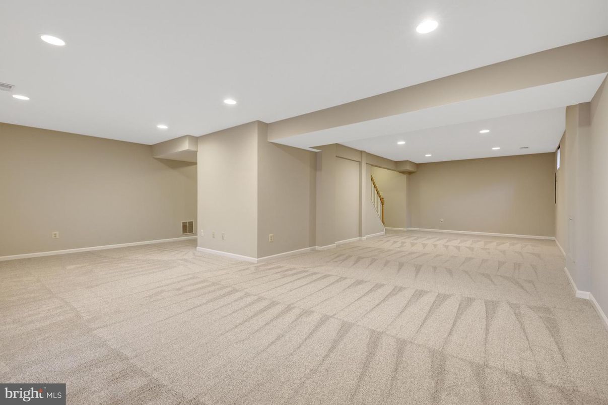Empty room, Interior, Recessed Lighting