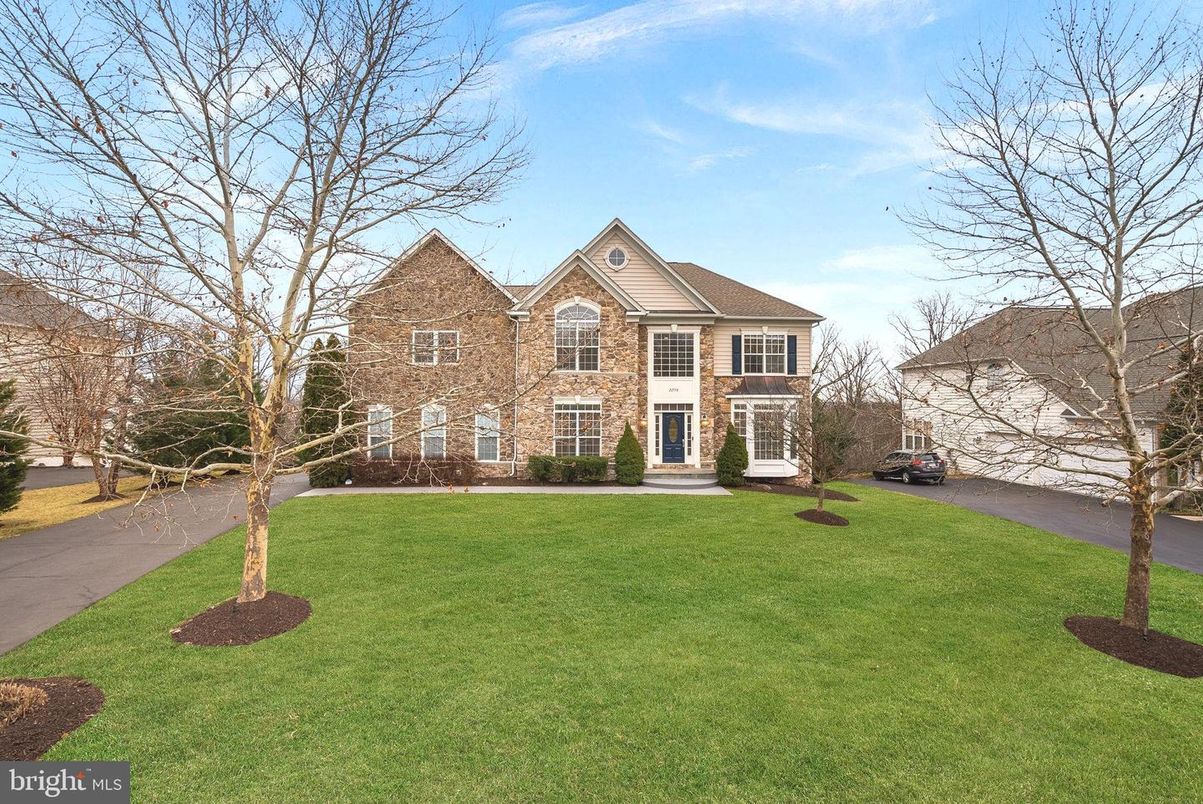 Backyard, Exterior, Facade, Brick Facade, French Provincial