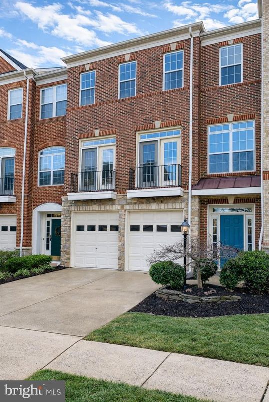 Attached, Exterior, Facade, Brick Facade, Rowhouse