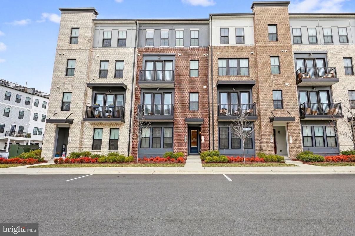 Exterior, Facade, Brick Facade, Rowhouse