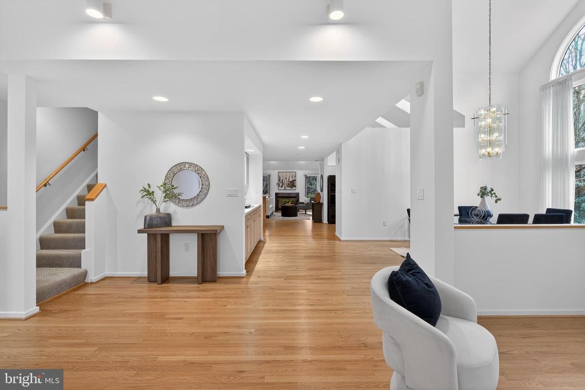 Interior, Pendant Lights, Recessed Lighting, Wood Texture Flooring