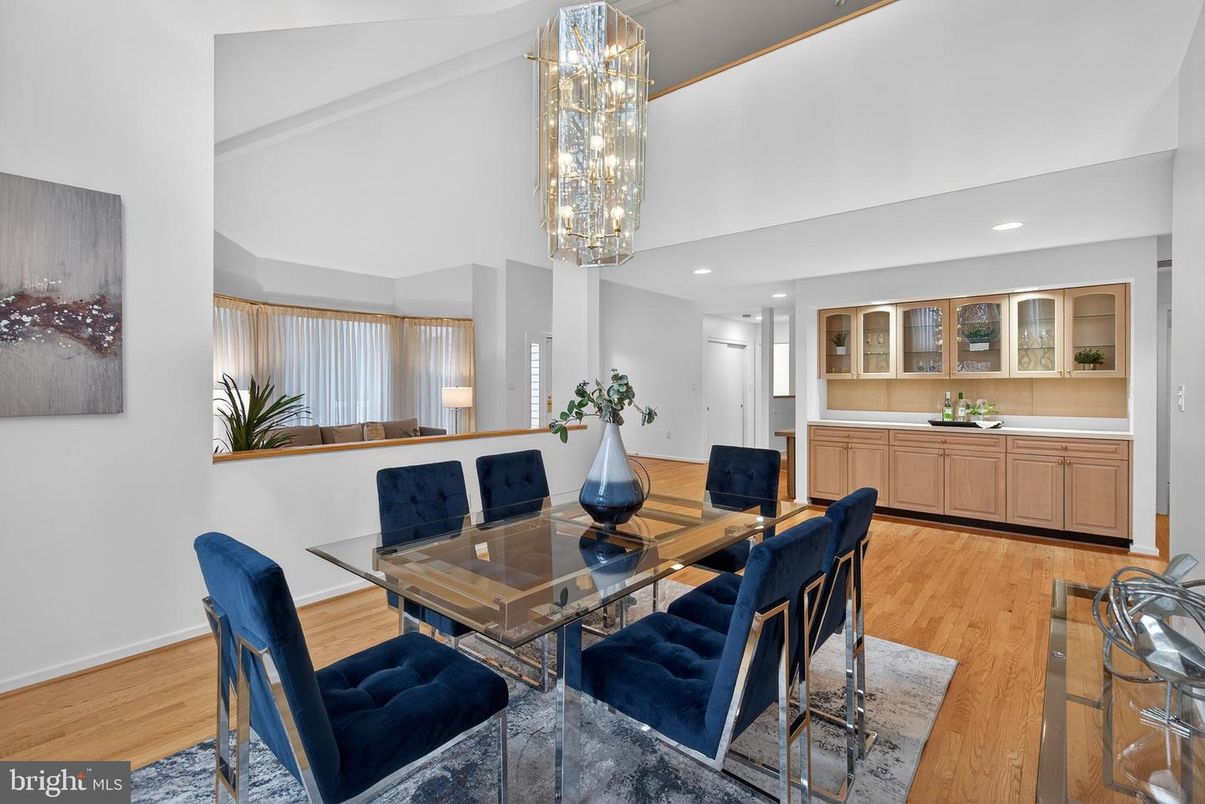 Chandelier, Dining room, Interior, Recessed Lighting, Wood Texture Flooring