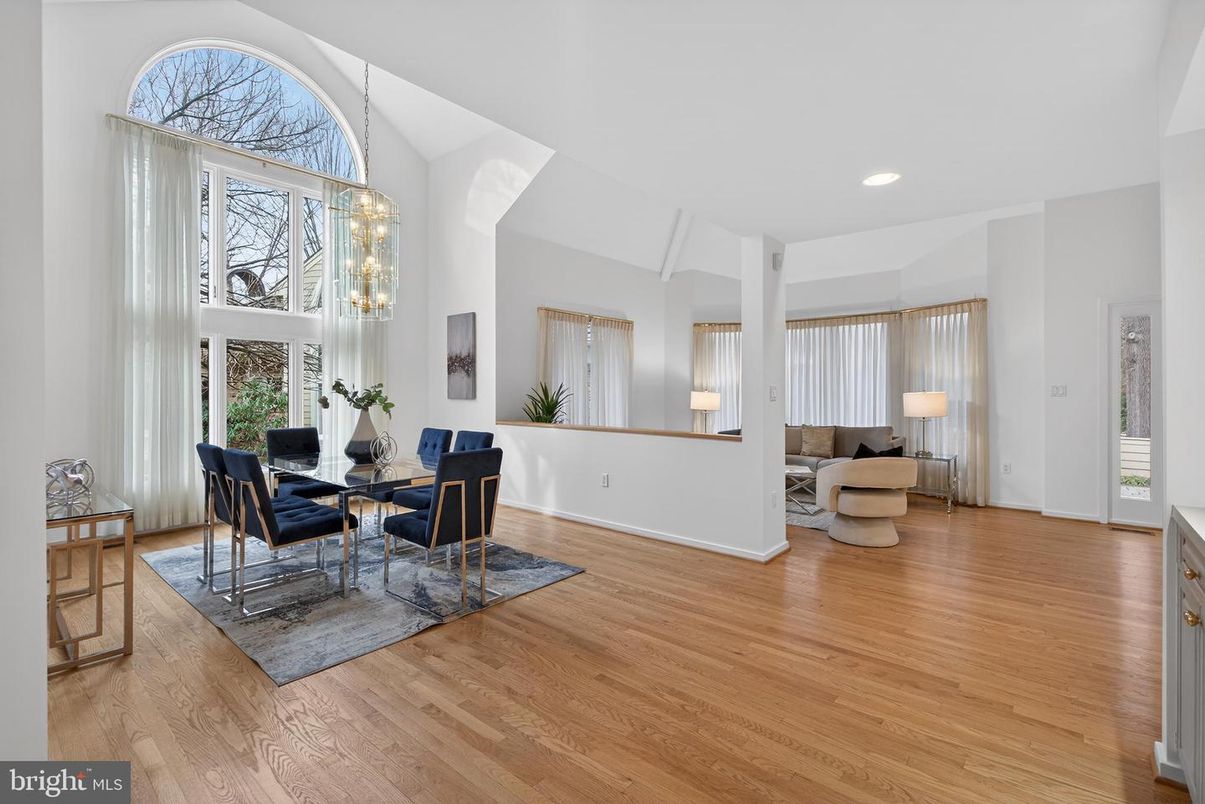 Dining room, Interior, Living room, Pendant Lights, Recessed Lighting, Wood Texture Flooring