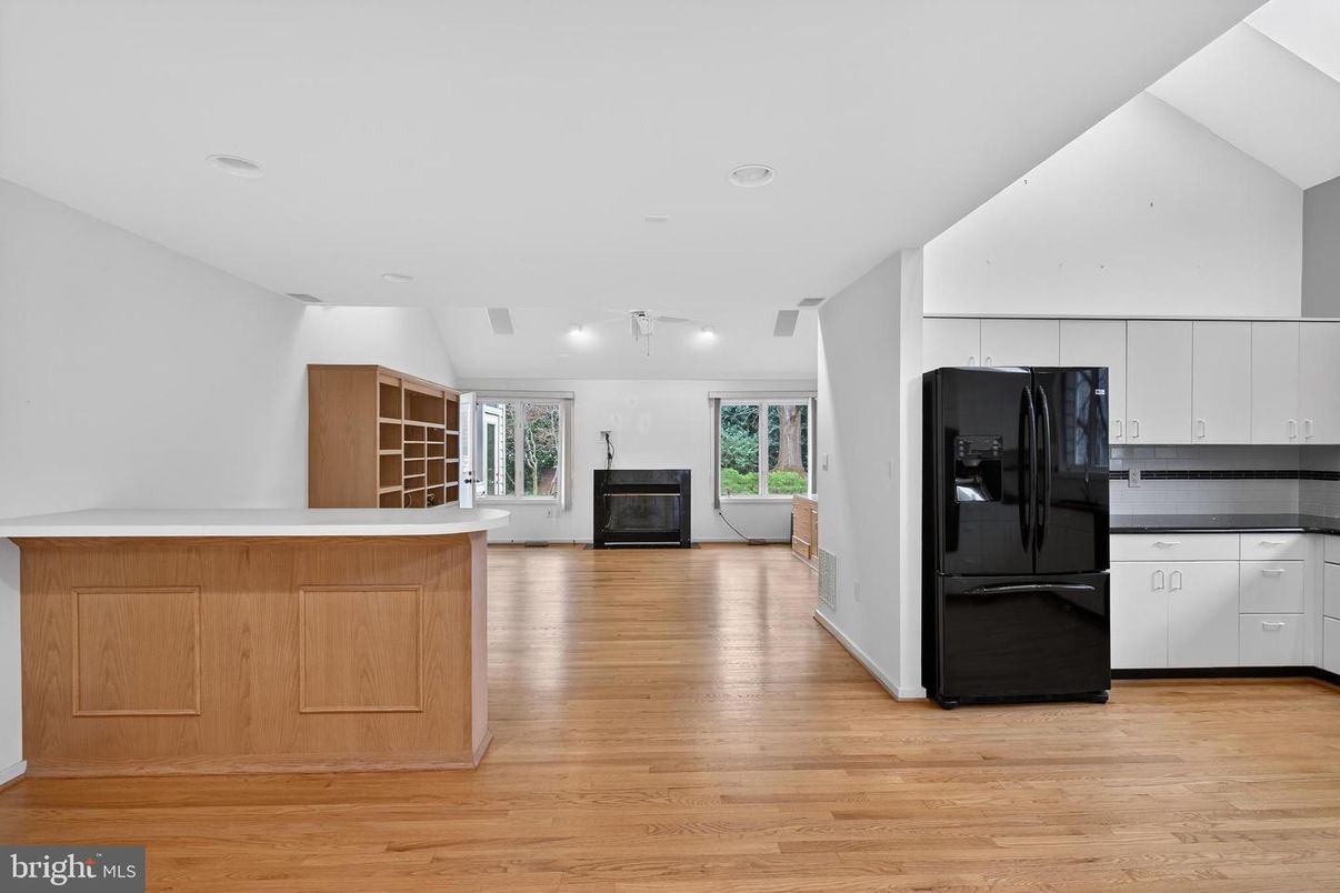 Fireplace, Interior, Kitchen, Recessed Lighting, Wood Texture Flooring