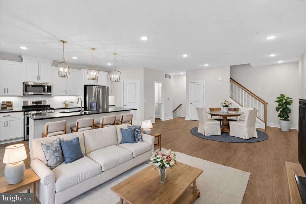 Dining room, Interior, Kitchen, Living room, Pendant Lights, Recessed Lighting, Stainless Steel Appliances, Wood Texture Flooring