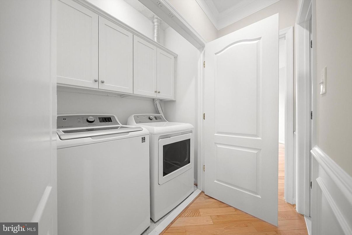 Interior, Utility Closets, Washer, Wood Texture Flooring