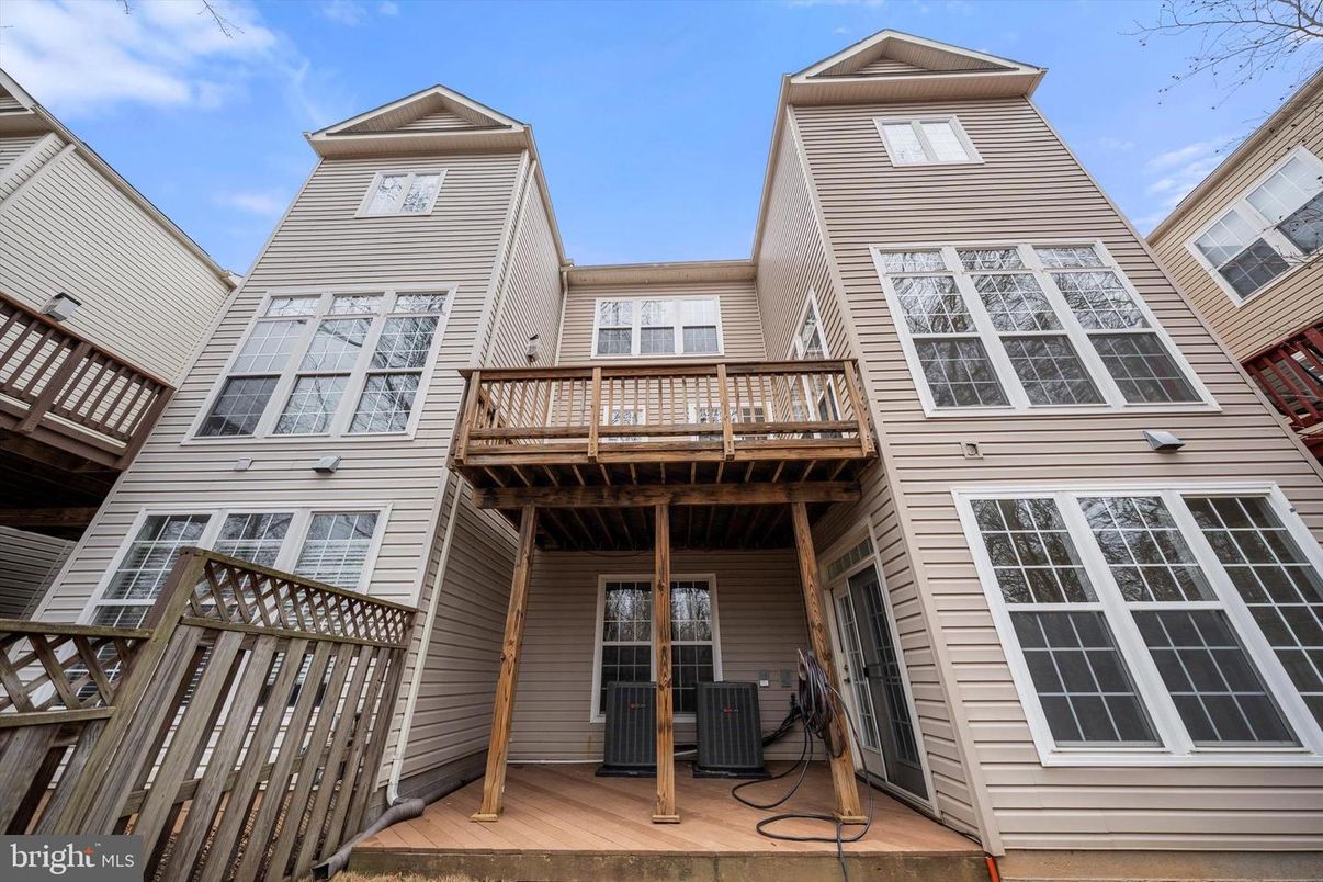 Exterior, Facade, Rowhouse