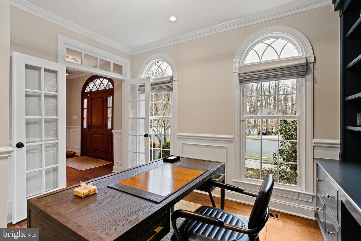 Home Office, Interior, Recessed Lighting, Water, Wood Texture Flooring