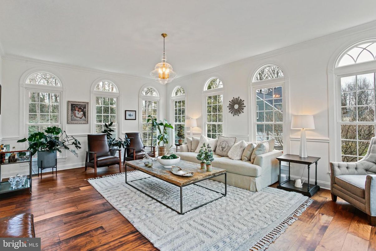 Interior, Living room, Pendant Lights, Wood Texture Flooring