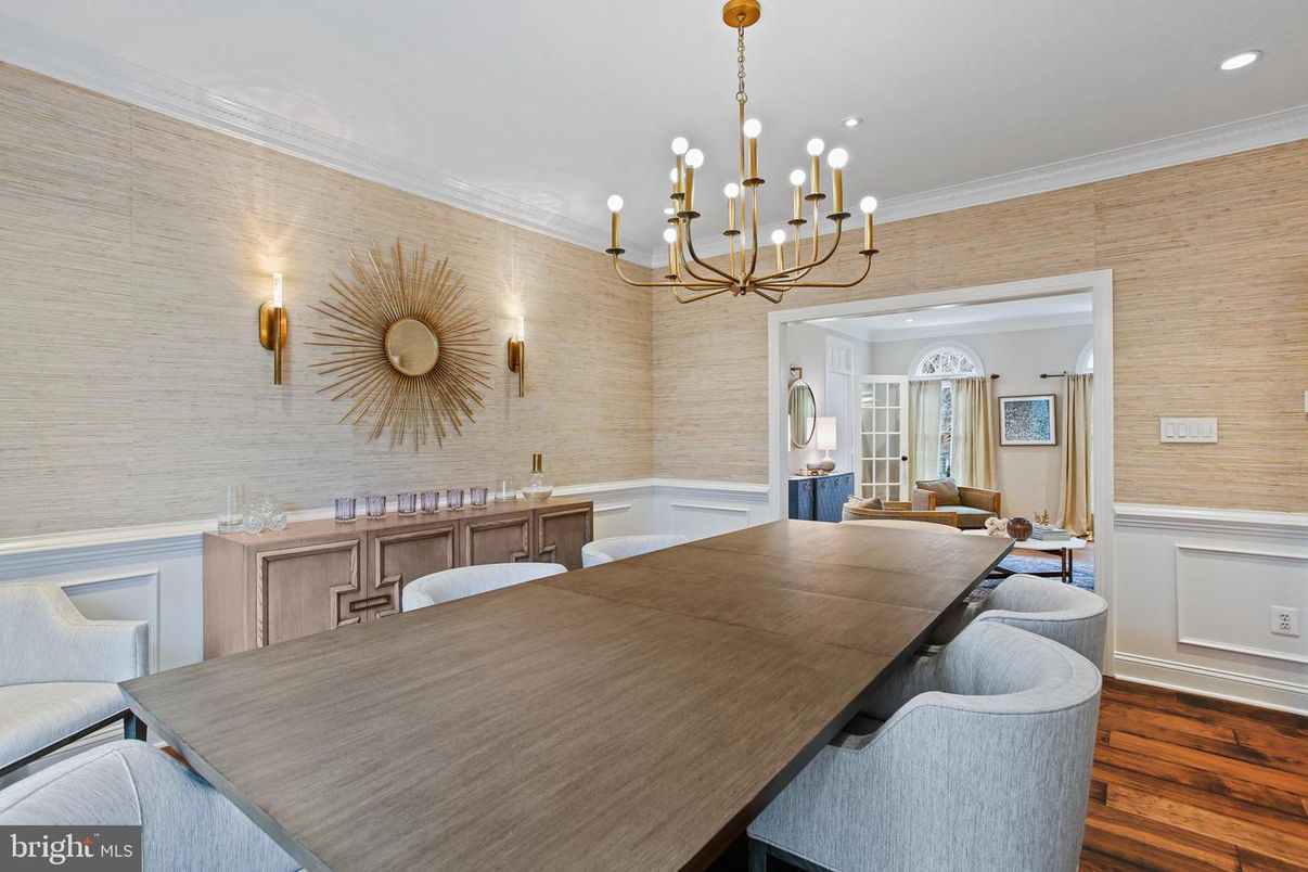 Chandelier, Dining room, Interior, Recessed Lighting, Wood Texture Flooring