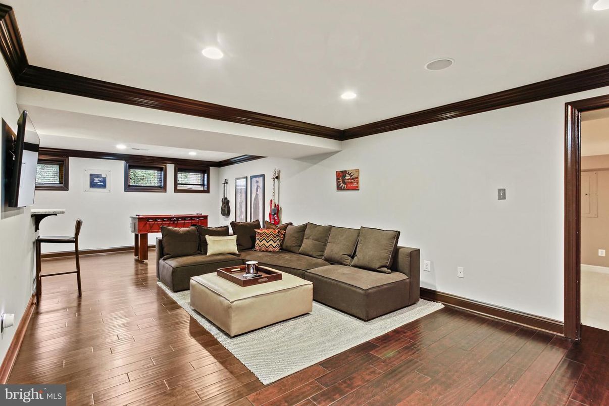 Billiard Table, Game Room, Interior, Living room, Recessed Lighting, Wood Texture Flooring