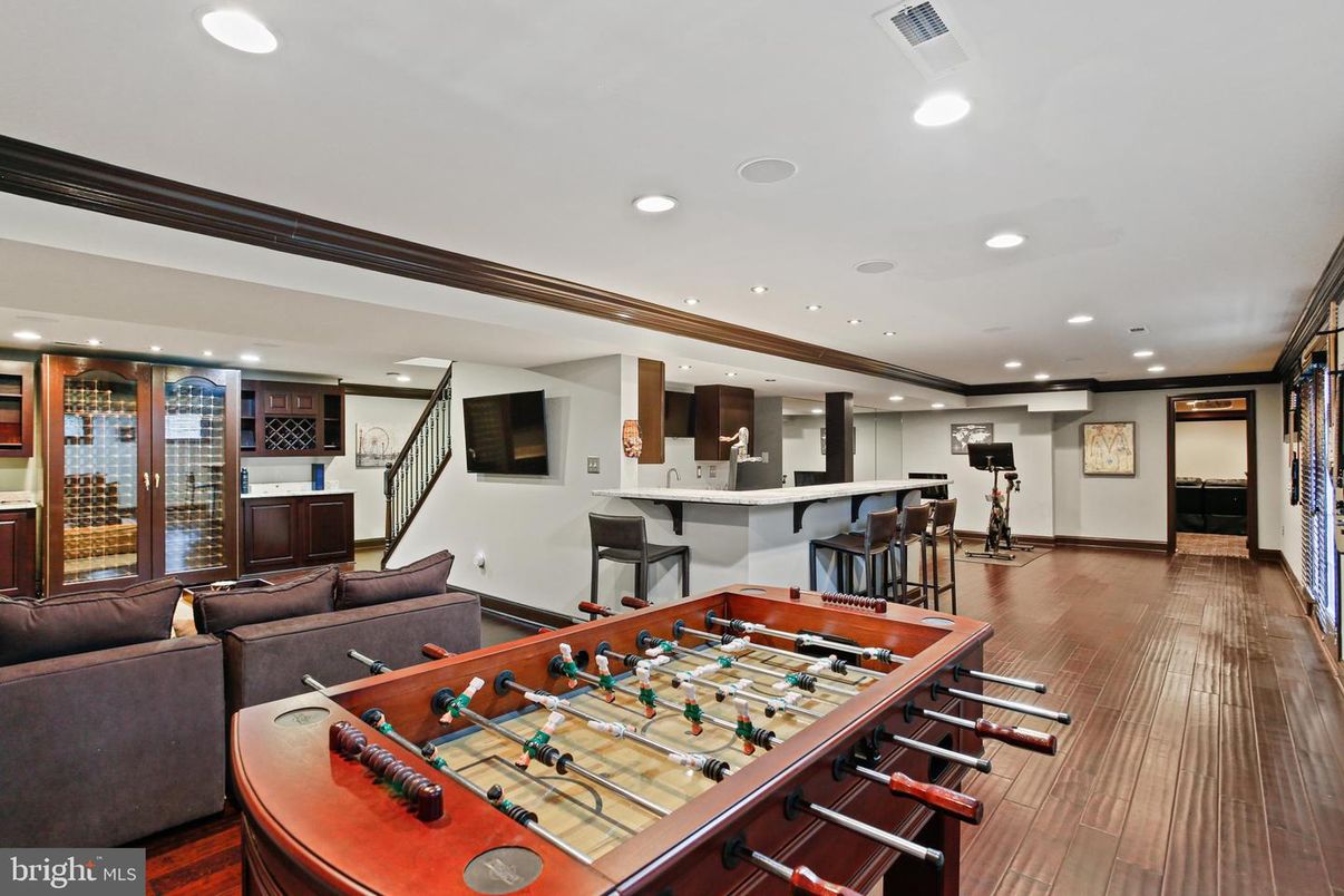 Game Room, Interior, Kitchen, Living room, Recessed Lighting, Wood Texture Flooring