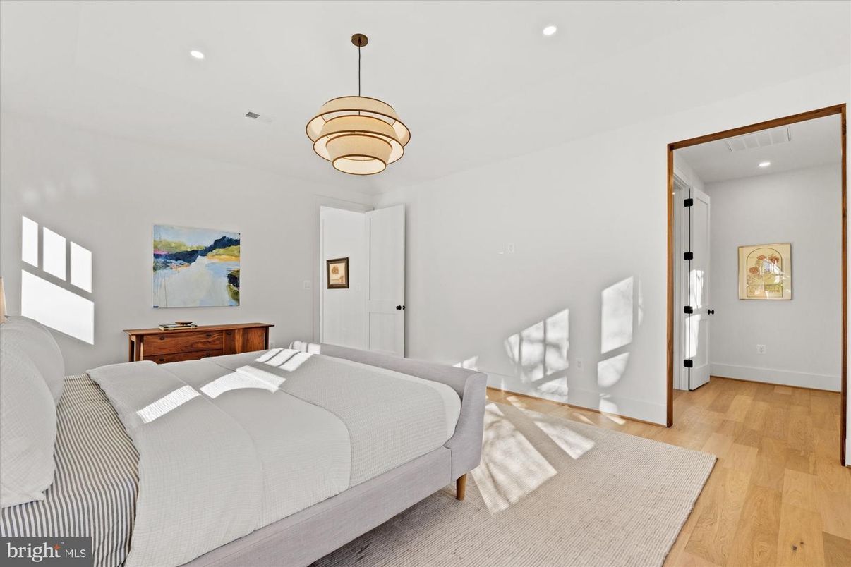 Bedroom, Interior, Pendant Lights, Recessed Lighting, Wood Texture Flooring