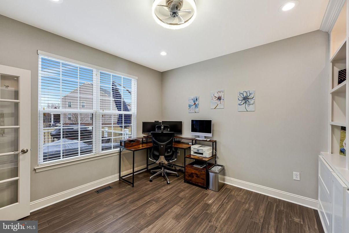 Home Office, Interior, Recessed Lighting, Wood Texture Flooring