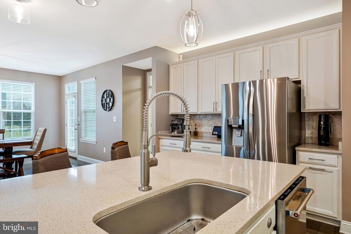 Dining room, Interior, Kitchen, Pendant Lights, Recessed Lighting, Stainless Steel Appliances