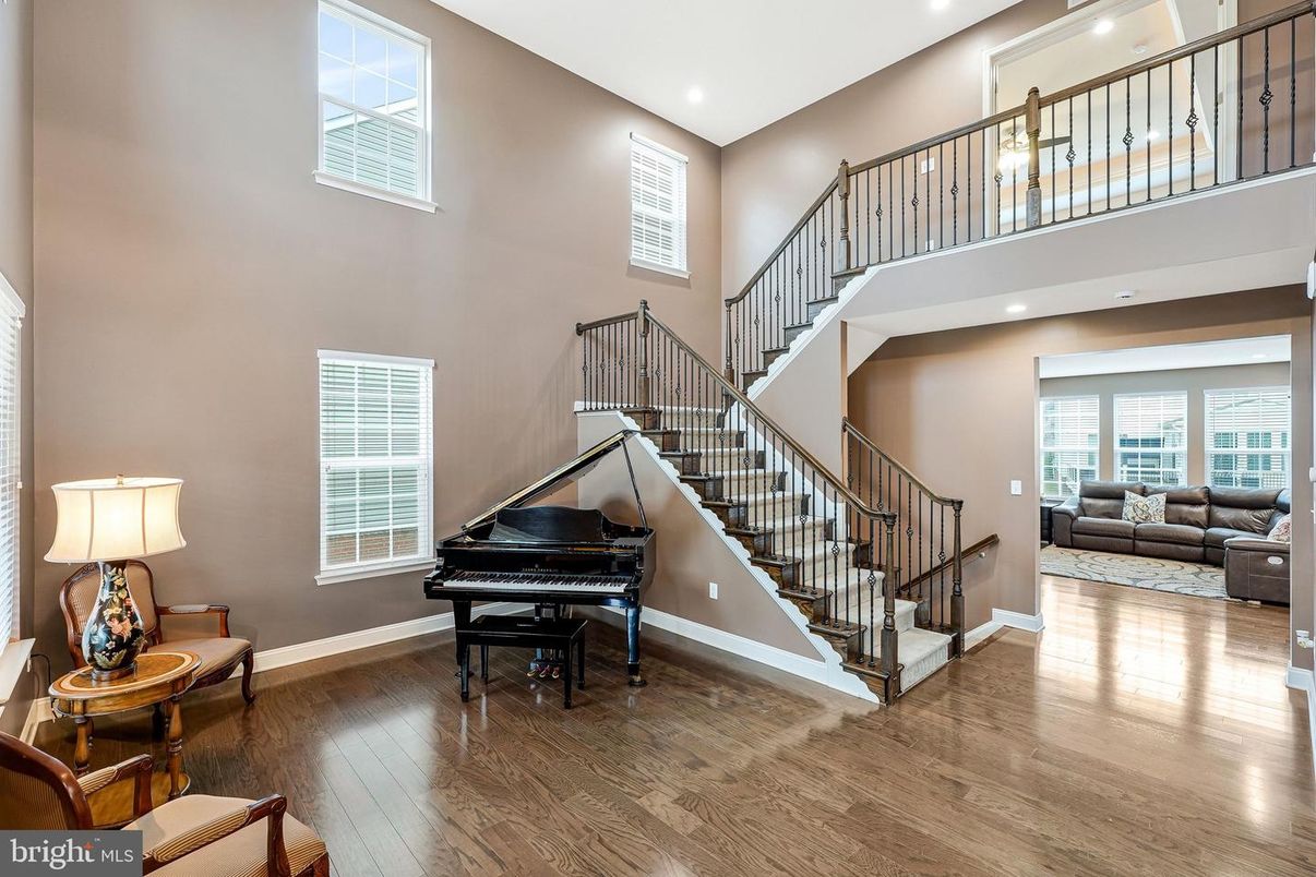 Interior, Living room, Piano, Recessed Lighting, Wood Texture Flooring