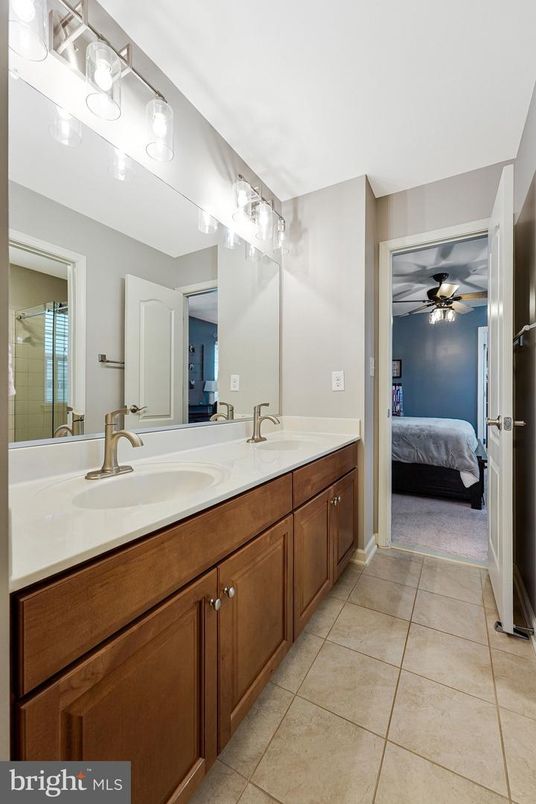 Bathroom, Bedroom, Dual Sink Vanities, Interior