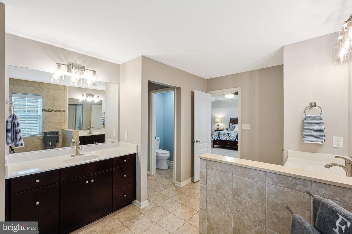 Bathroom, Bedroom, Dual Sink Vanities, Interior