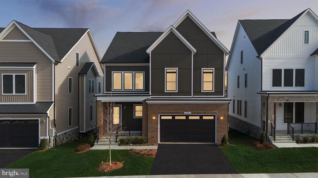 Attached, Exterior, Facade, Brick Facade, Rowhouse