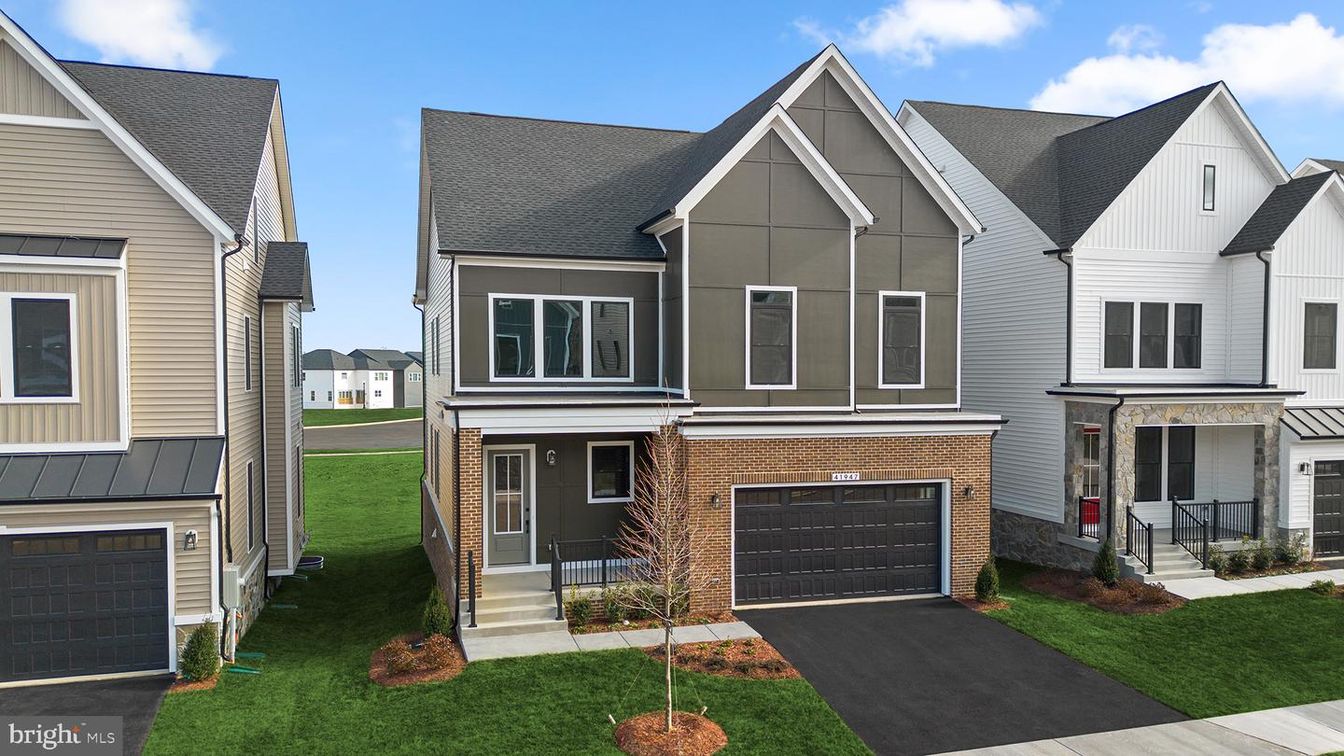 Attached, Exterior, Facade, Brick Facade, Rowhouse