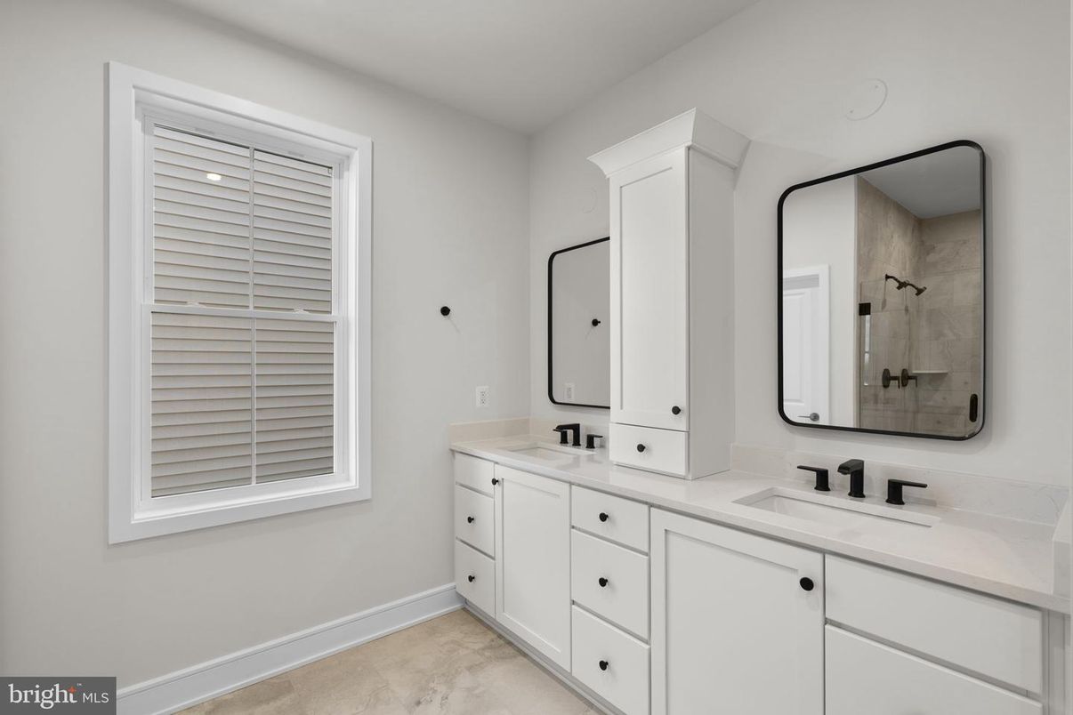Bathroom, Dual Sink Vanities, Interior