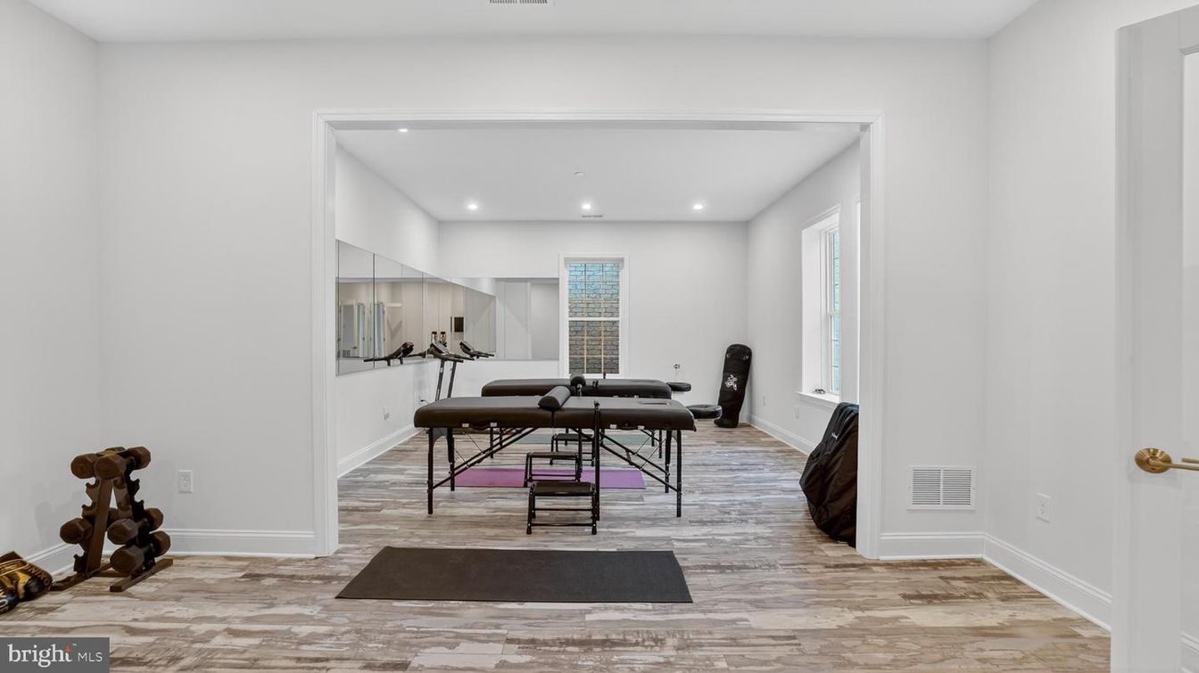 Fitness Equipment, Interior, Recessed Lighting, Wood Texture Flooring