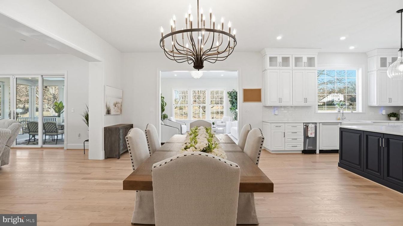Chandelier, Dining room, Interior, Kitchen, Pendant Lights, Recessed Lighting, Wood Texture Flooring