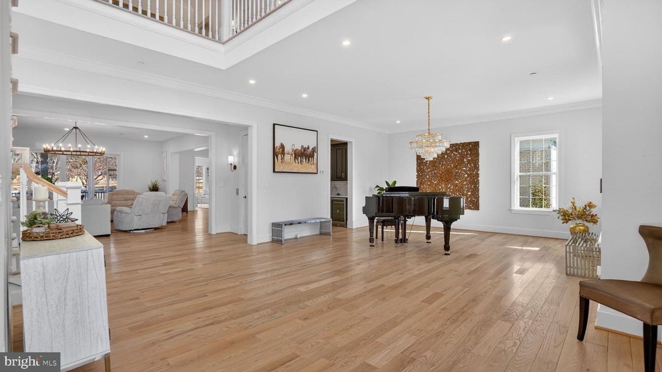 Chandelier, Interior, Piano, Recessed Lighting, Wood Texture Flooring
