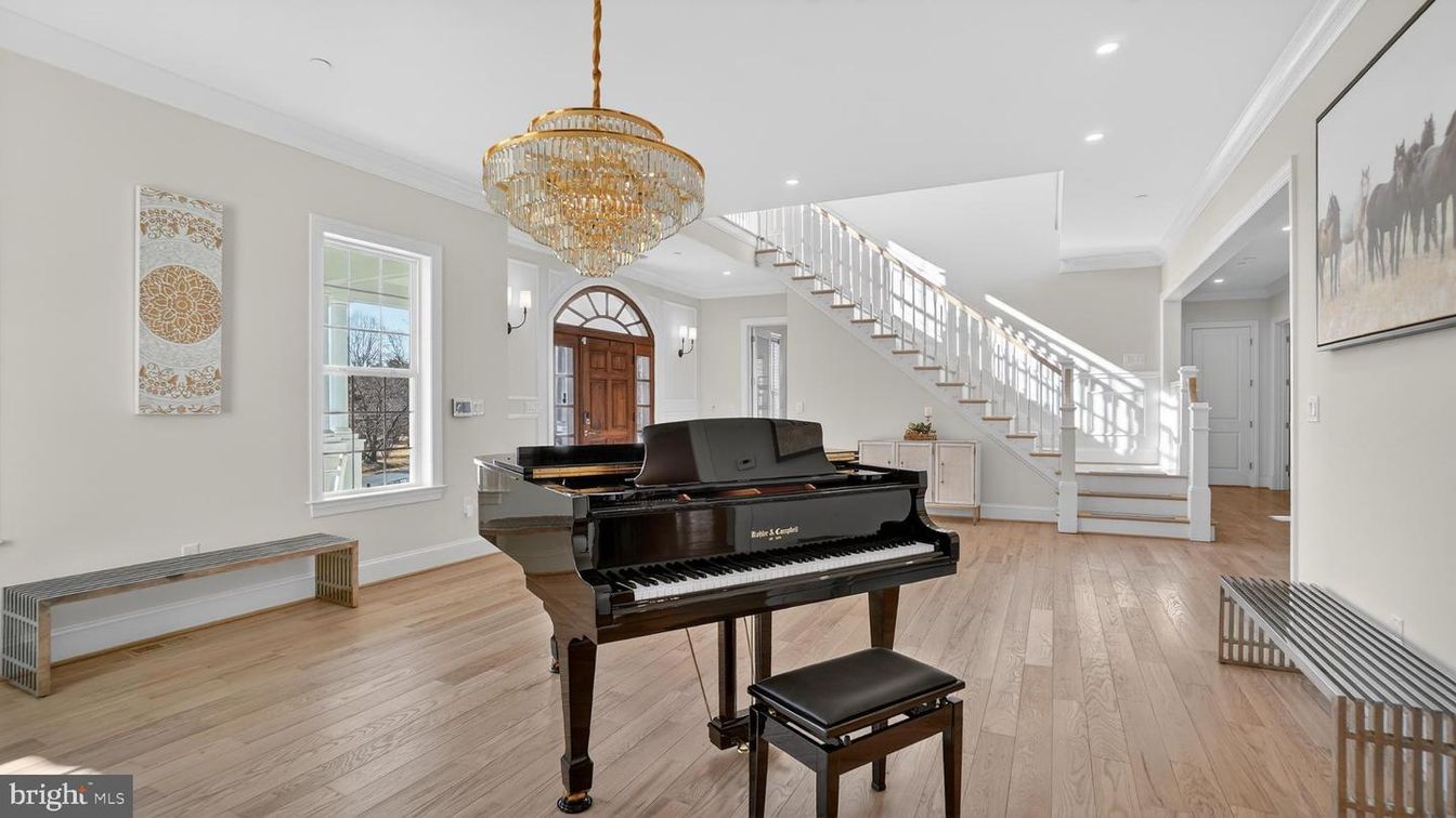 Chandelier, Interior, Piano, Recessed Lighting, Wood Texture Flooring