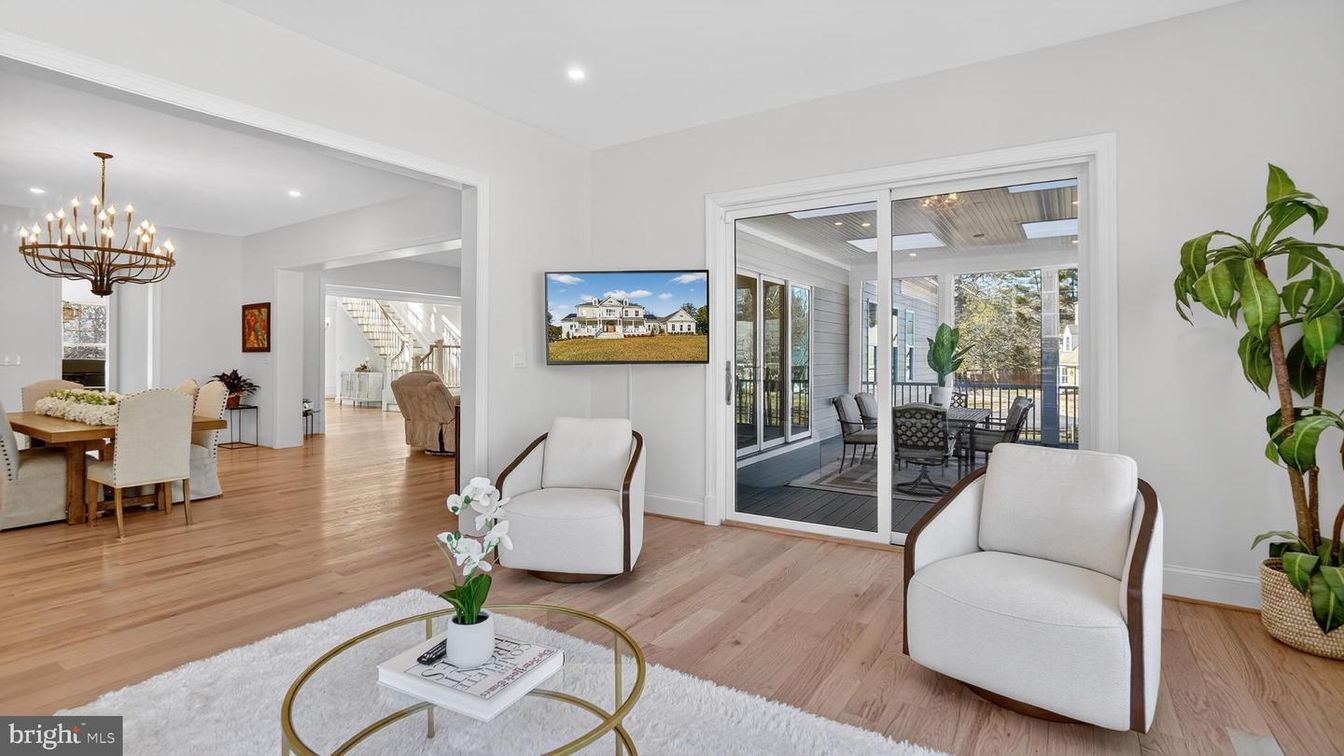 Chandelier, Dining room, Interior, Recessed Lighting, Wood Texture Flooring
