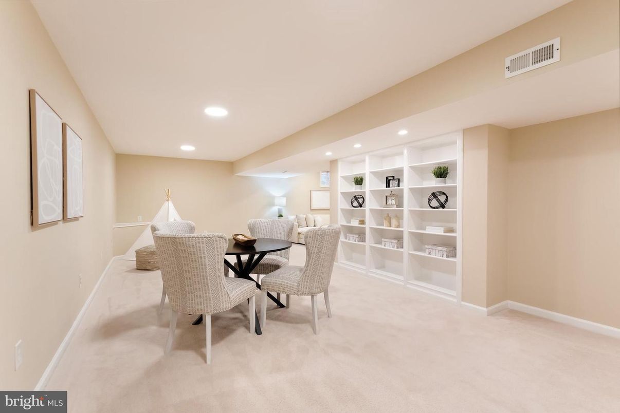 Dining room, Interior, Recessed Lighting