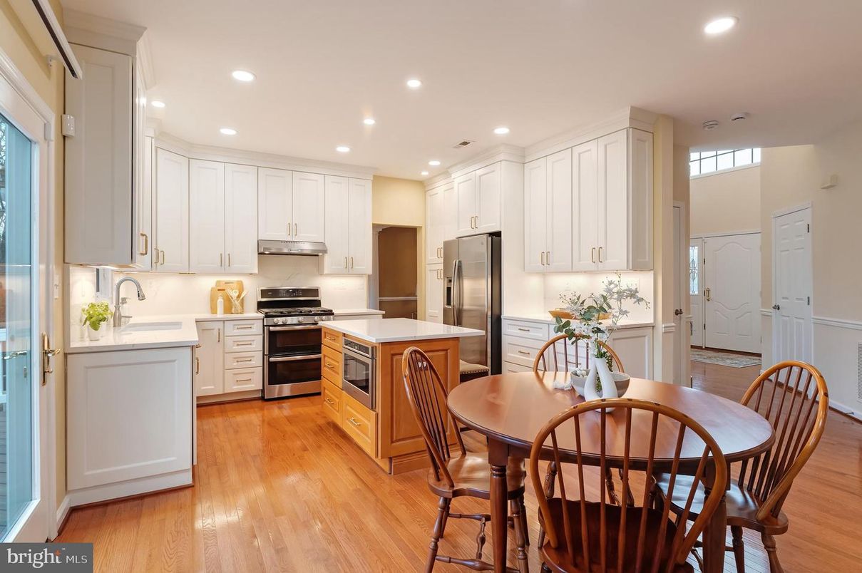 Dining room, Interior, Kitchen, Recessed Lighting, Stainless Steel Appliances, Wood Texture Flooring