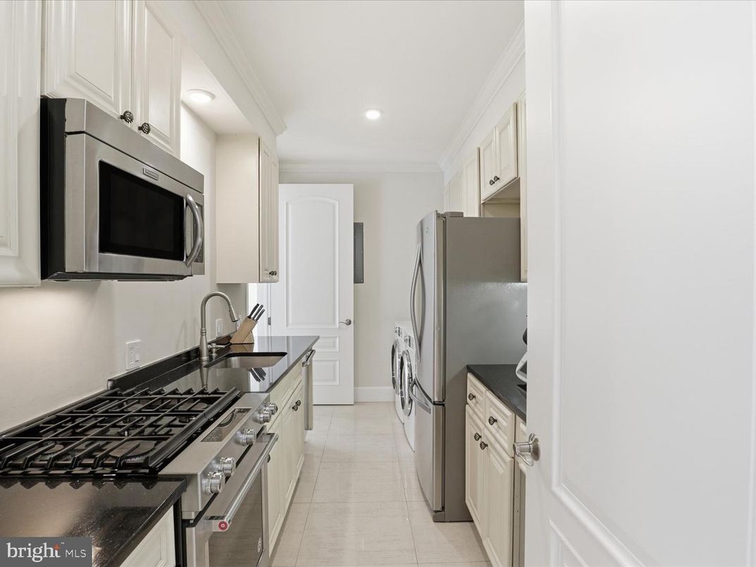 Interior, Kitchen, Recessed Lighting, Washer