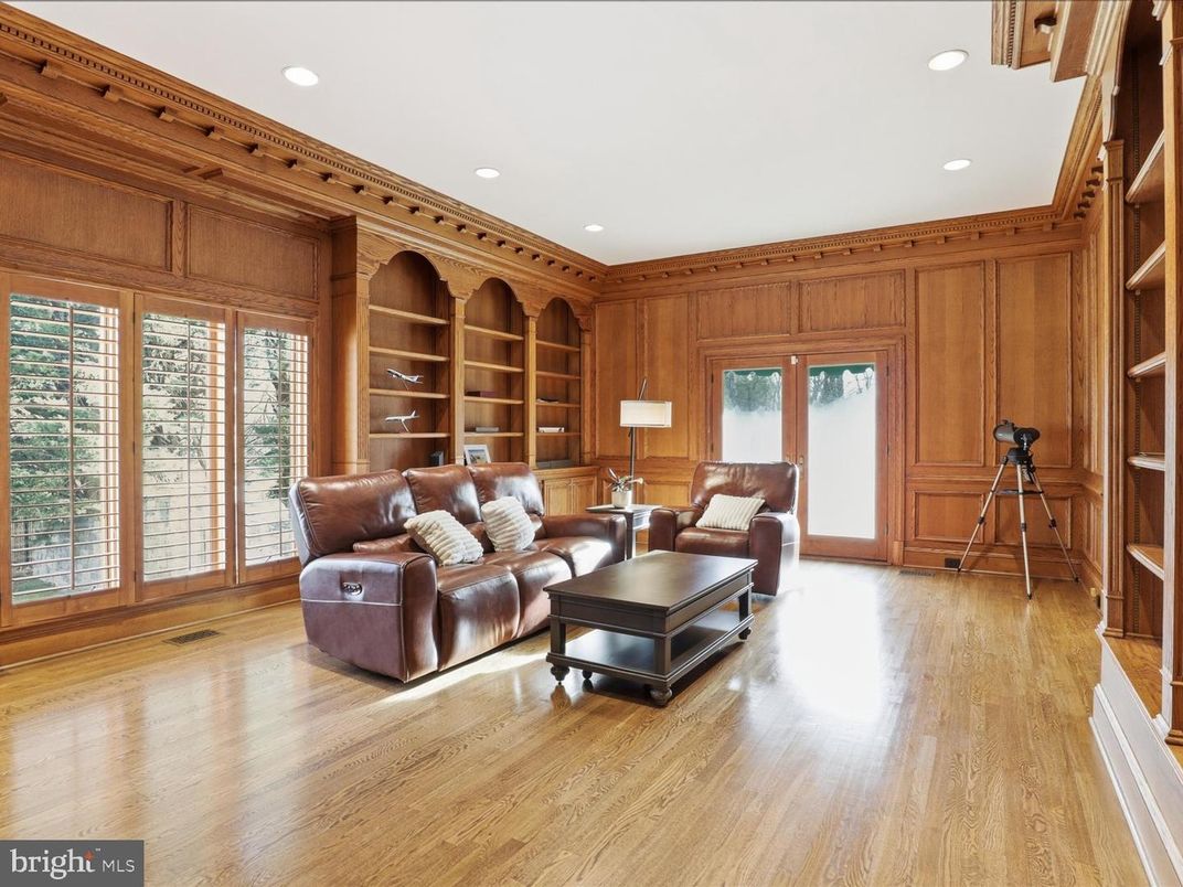 Interior, Living room, Recessed Lighting, Wood Texture Flooring, Wooden Walls