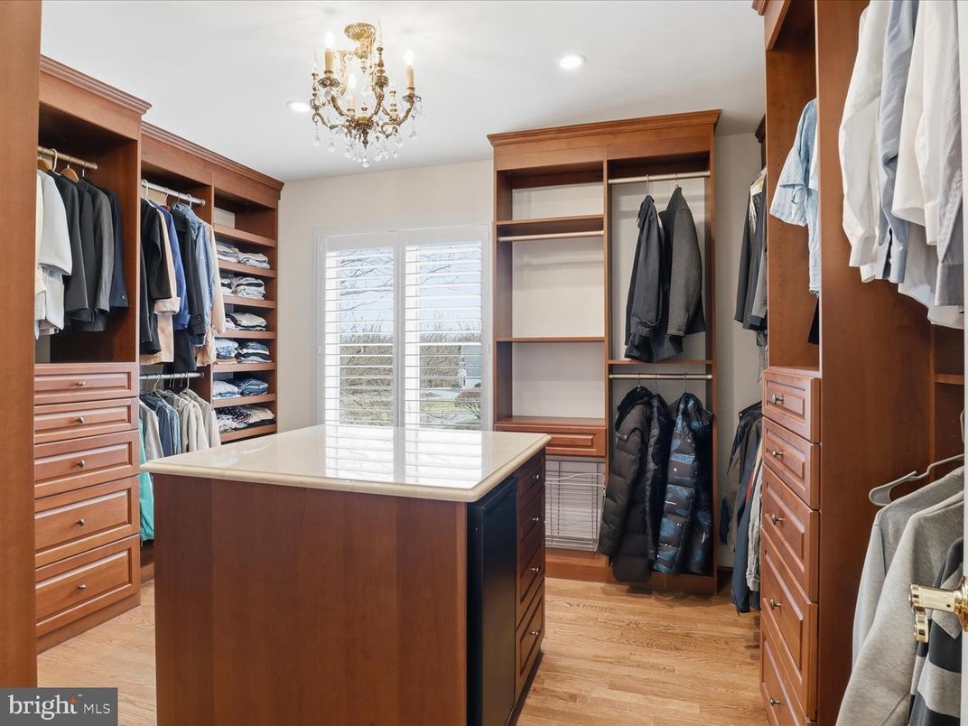 Chandelier, Interior, Recessed Lighting, Walk-in Closets, Wood Texture Flooring
