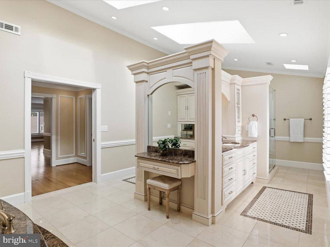 Bathroom, Interior, Recessed Lighting, Wood Texture Flooring