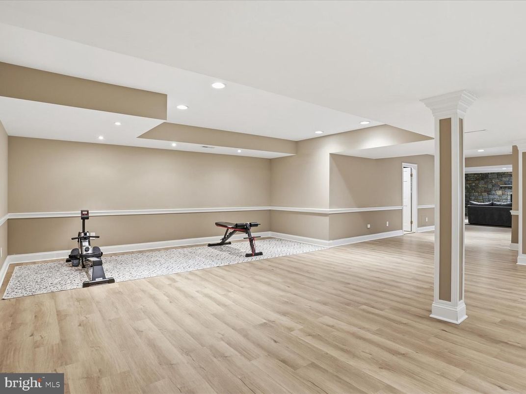 Fitness Equipment, Interior, Recessed Lighting, Wood Texture Flooring