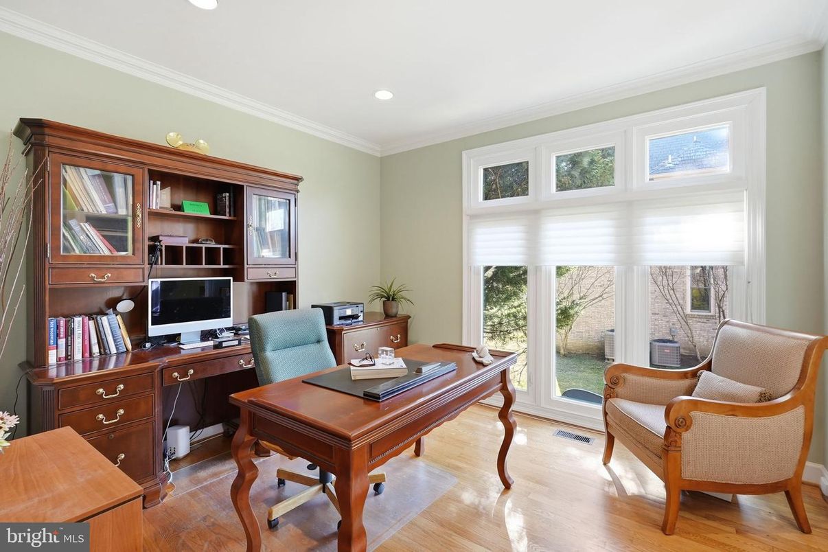 Home Office, Interior, Recessed Lighting, Wood Texture Flooring