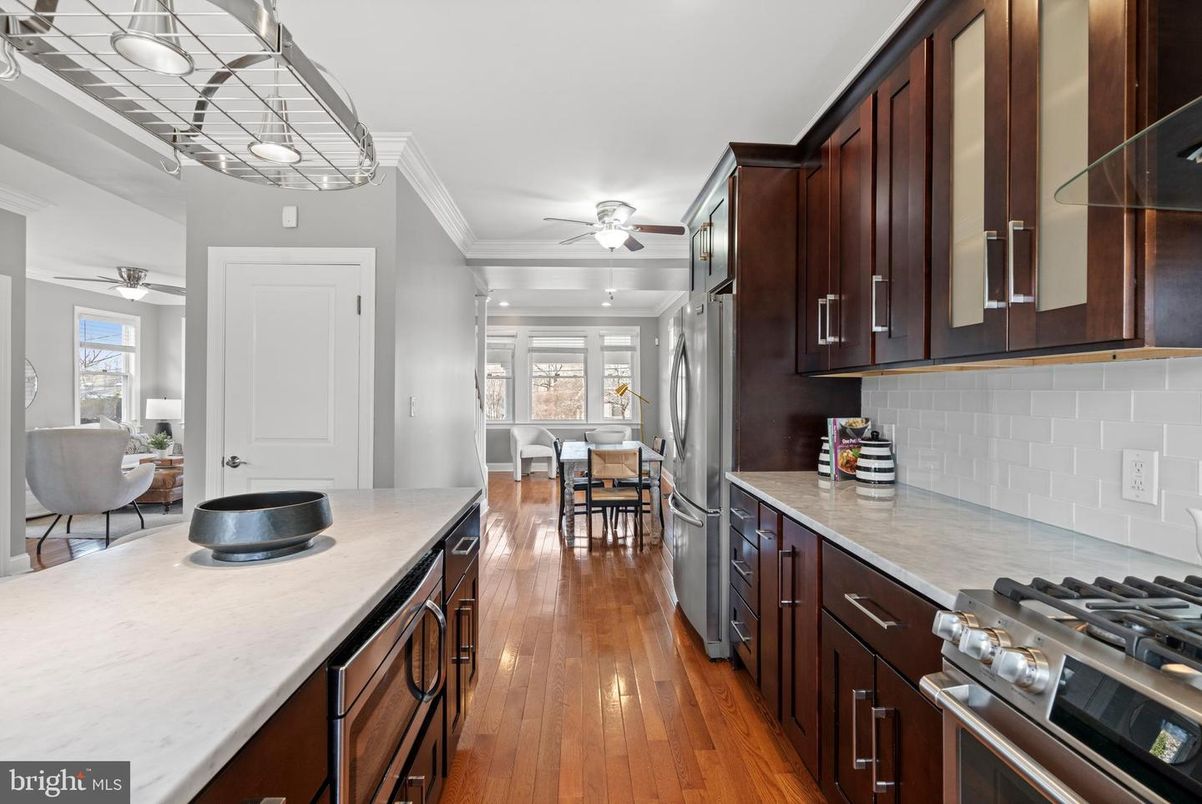 Dining room, Interior, Kitchen, Stainless Steel Appliances, Wood Texture Flooring
