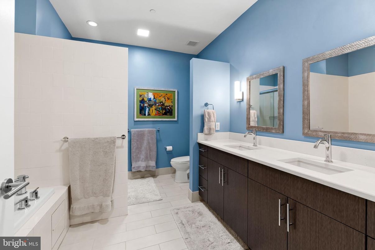 Bathroom, Dual Sink Vanities, Interior, Recessed Lighting