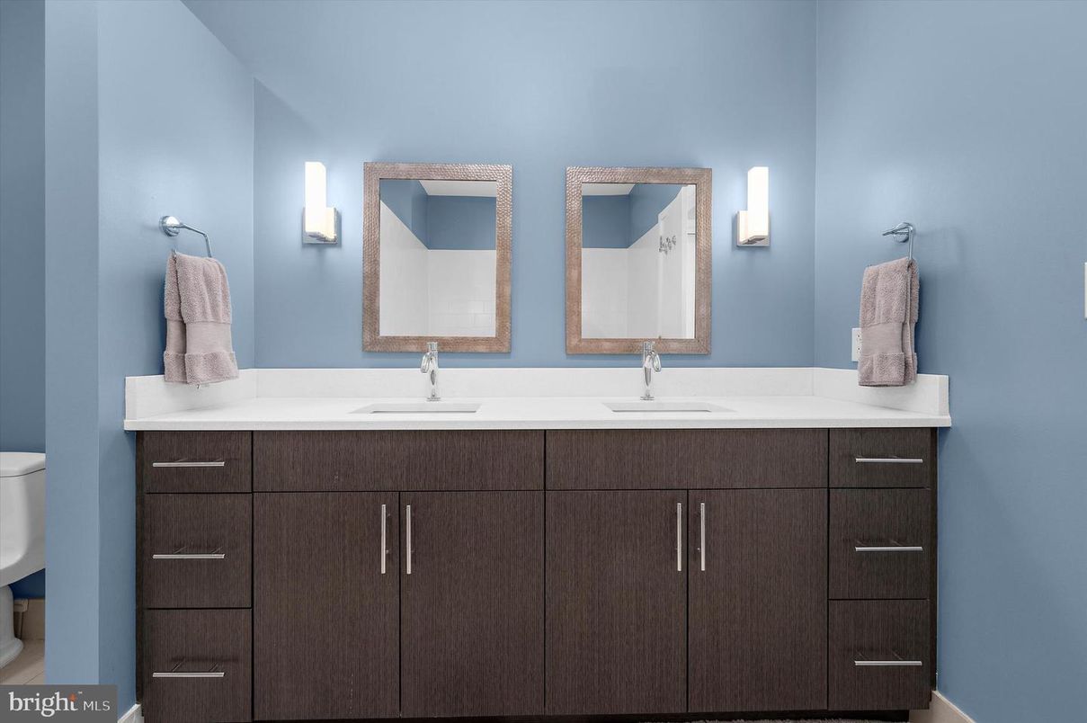 Bathroom, Dual Sink Vanities, Interior